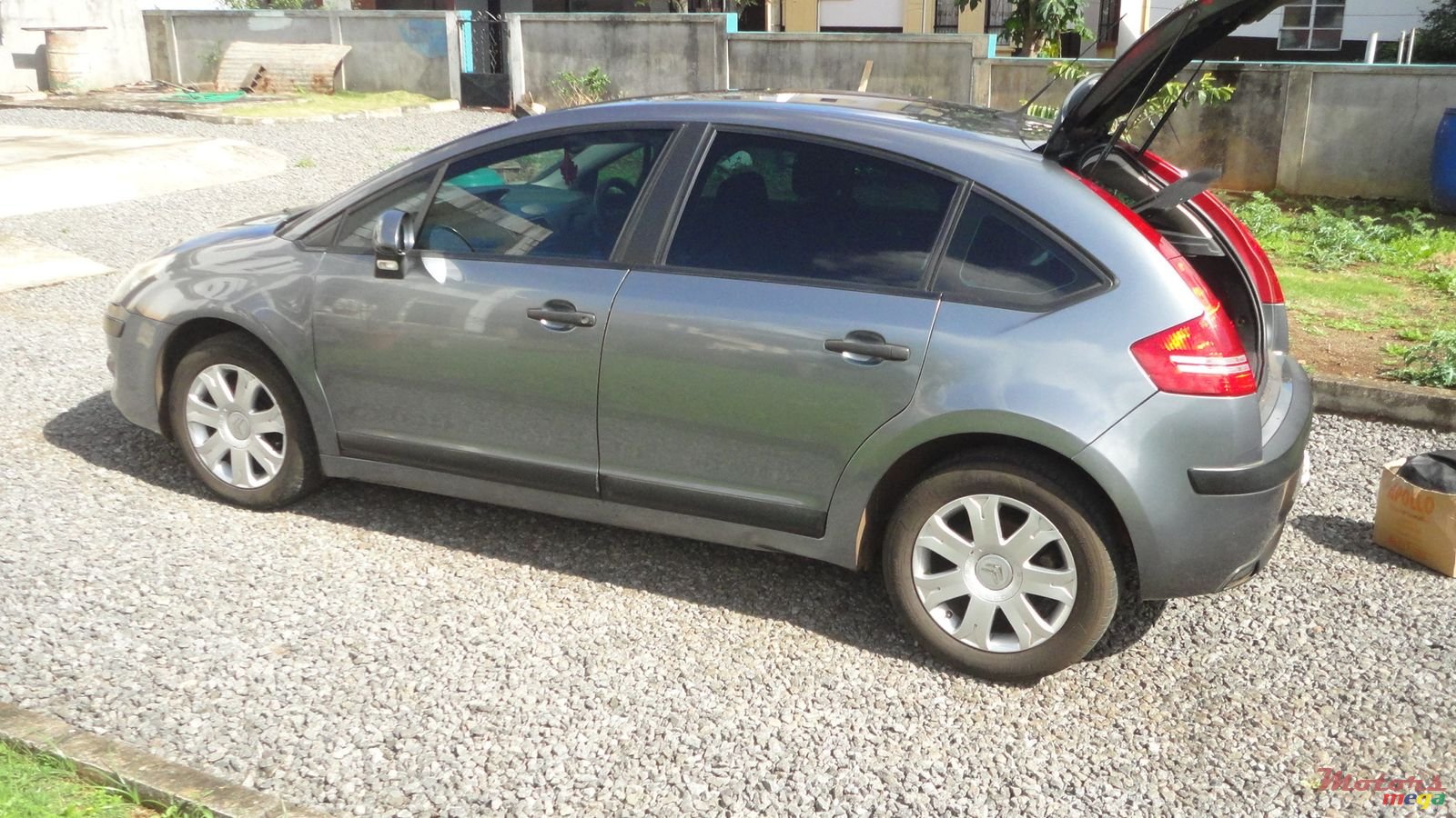 2009' Citroen C4 photo #2