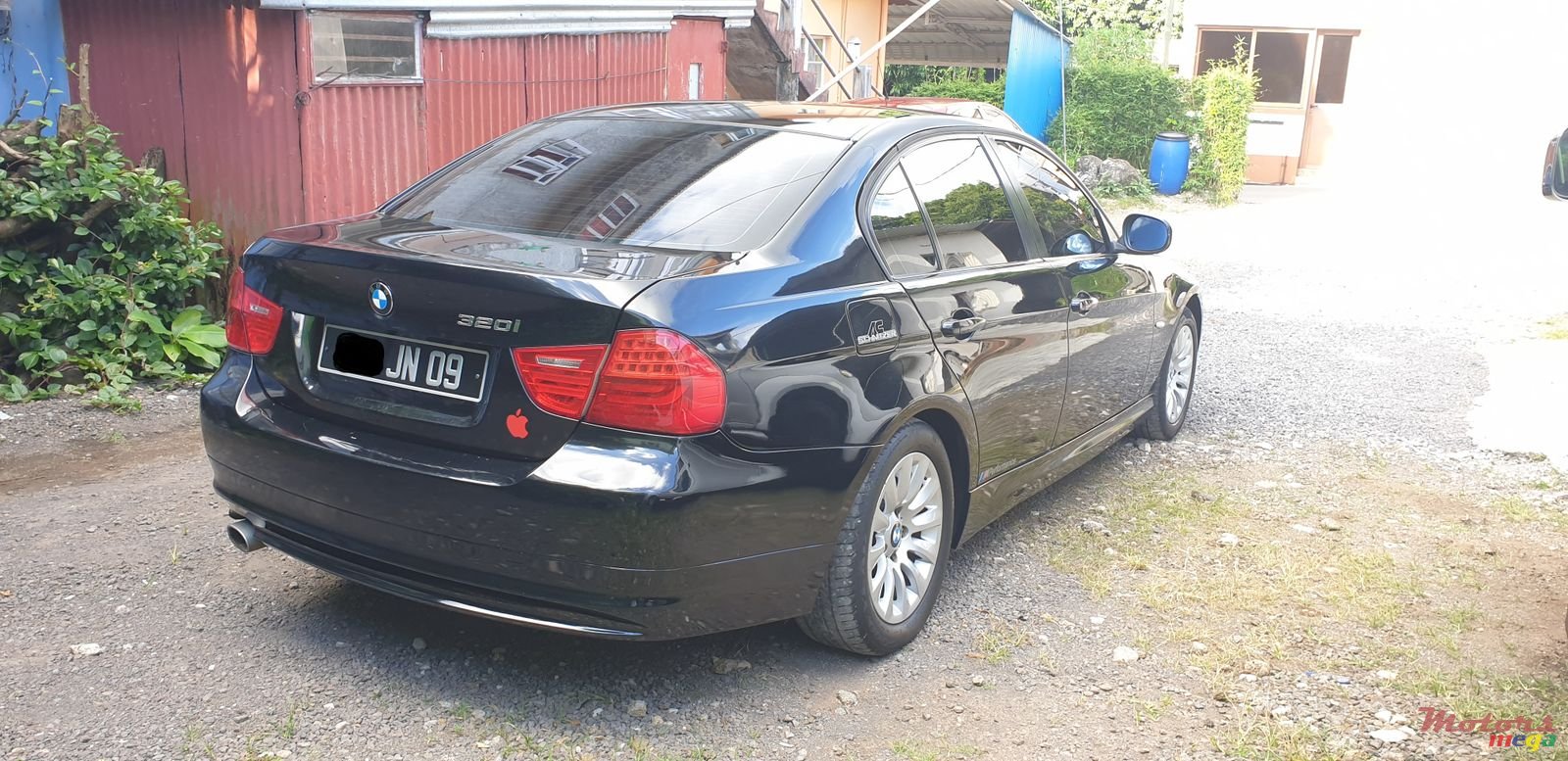 2009' BMW 320 photo #2