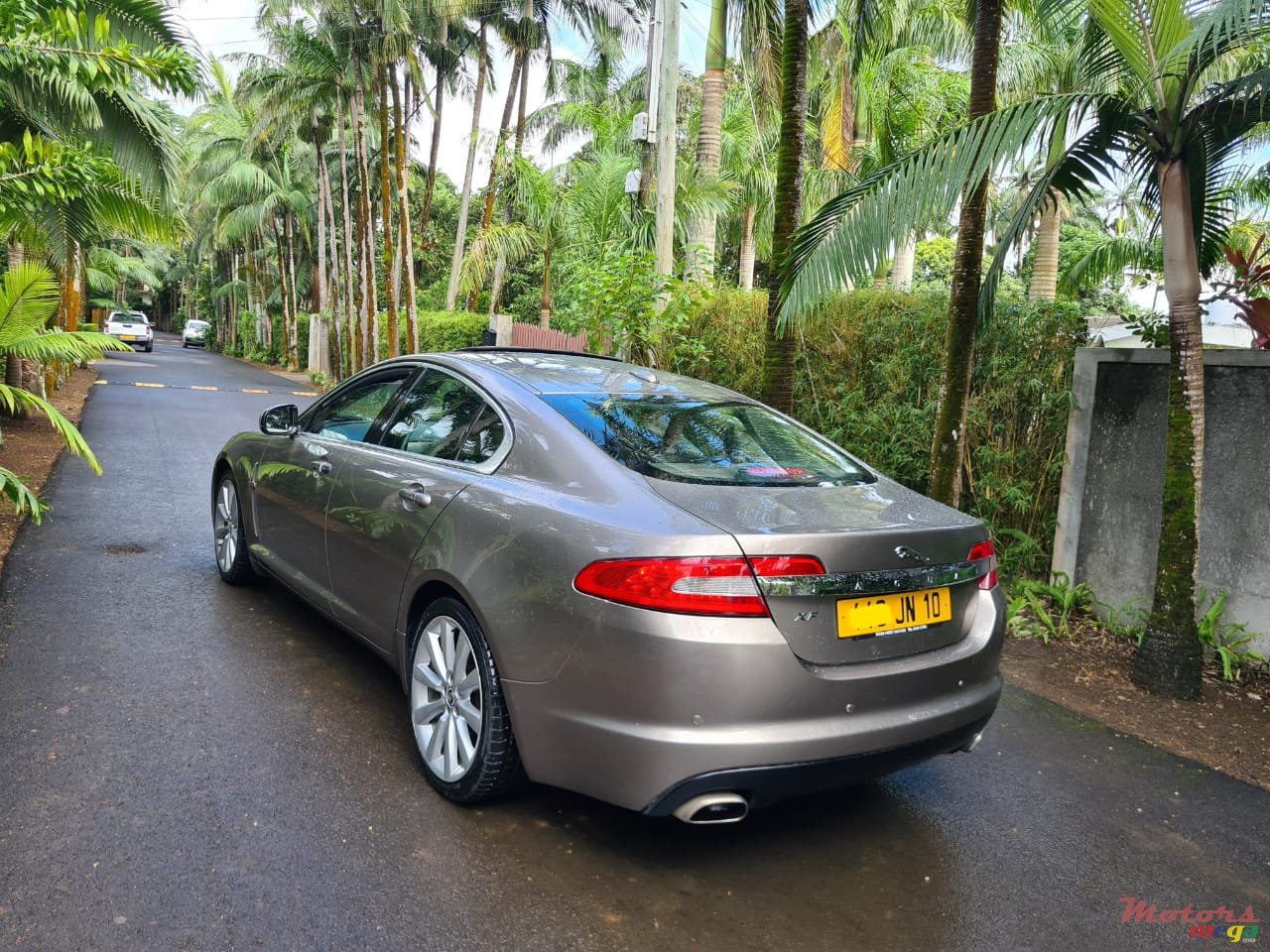 2010' Jaguar XF photo #5