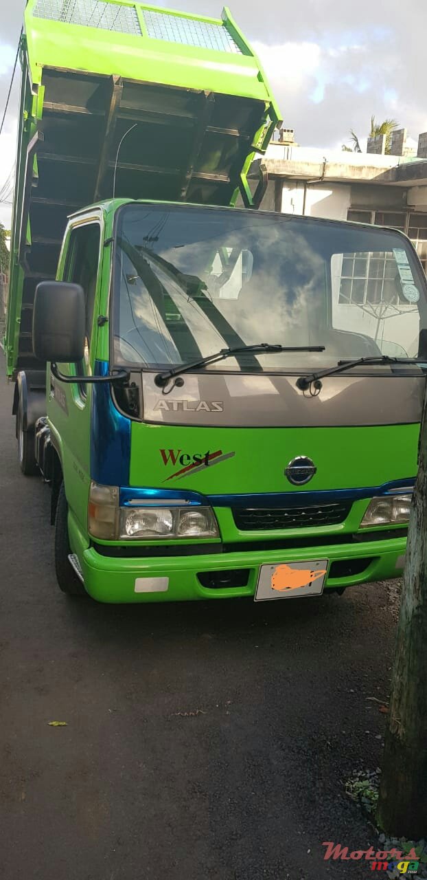 2003' Nissan photo #2