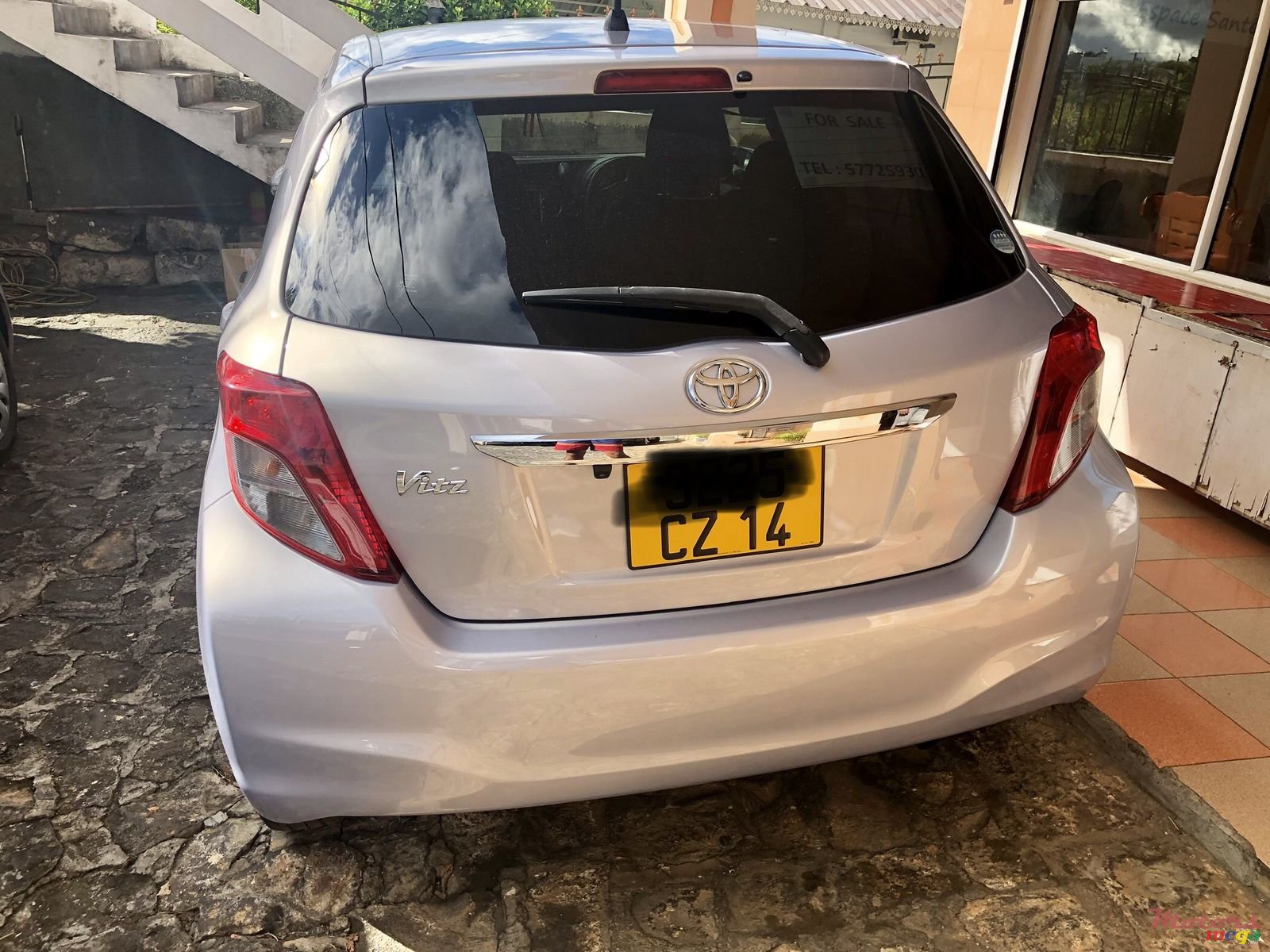 2014' Toyota Vitz photo #4