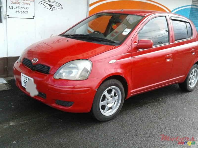 2002' Toyota Vitz photo #1