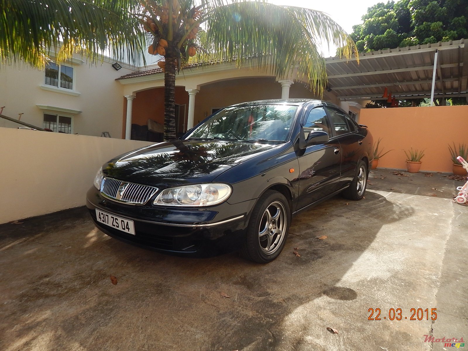 2004' Nissan Sunny photo #2