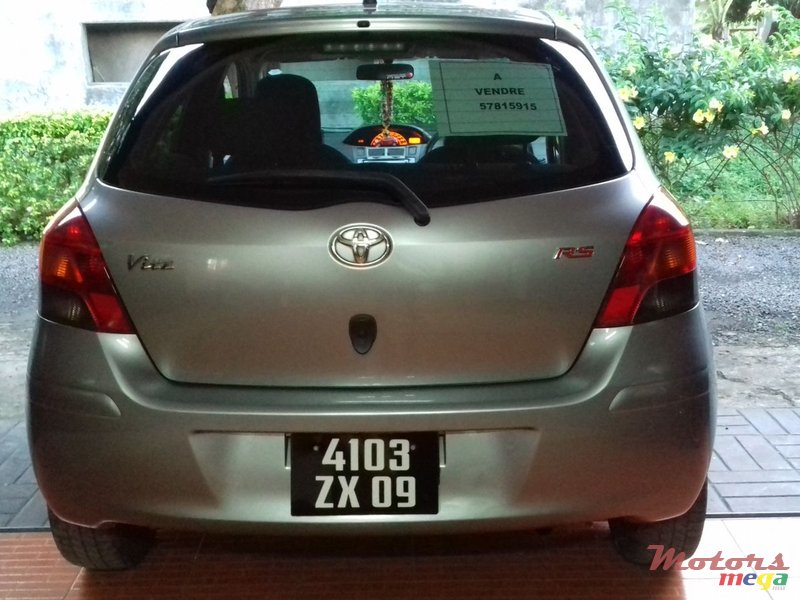 2009' Toyota Vitz photo #1