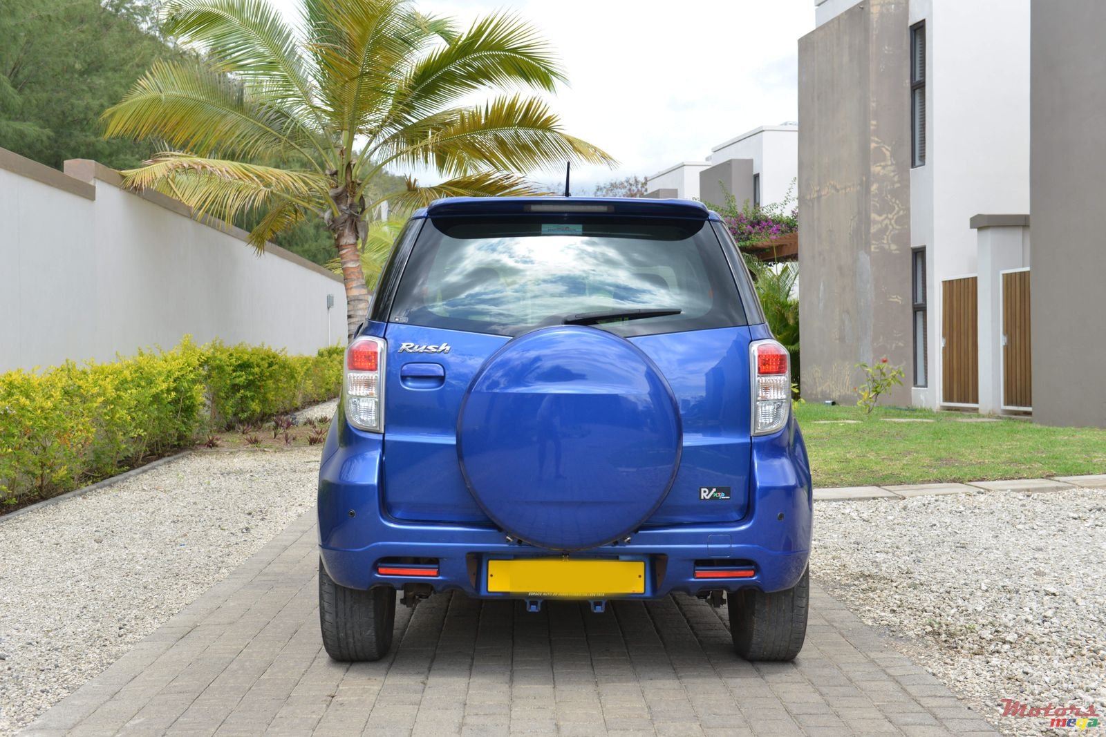 2011' Toyota RUSH photo #2