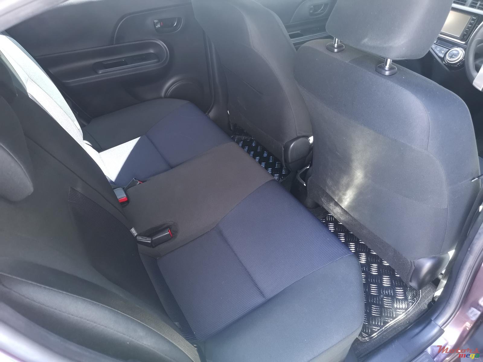 2015' Toyota Aqua photo #4