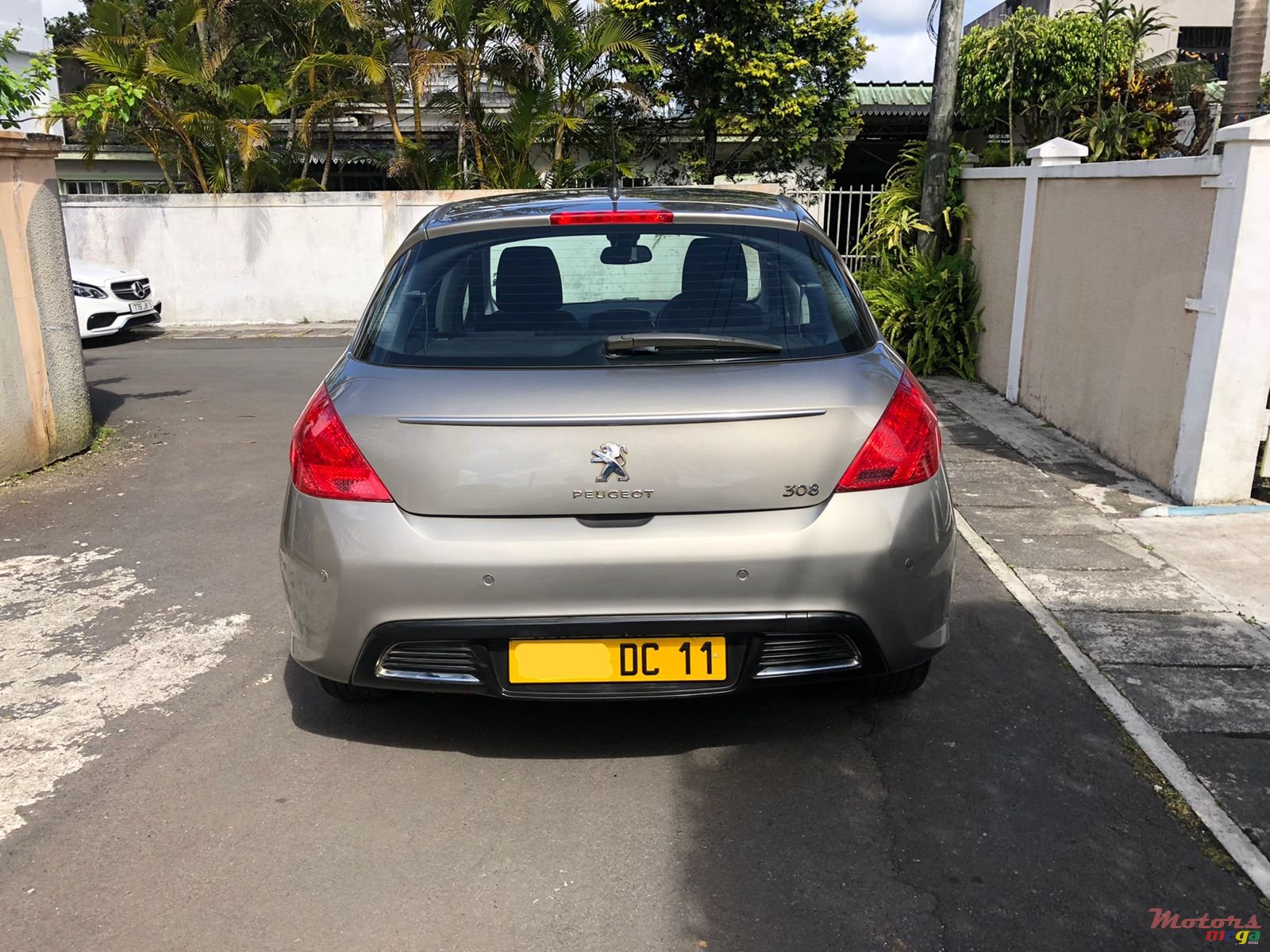 2011' Peugeot 308 photo #5