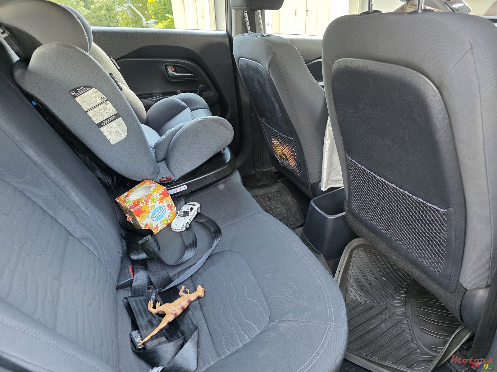 2015' Kia Rio photo #6