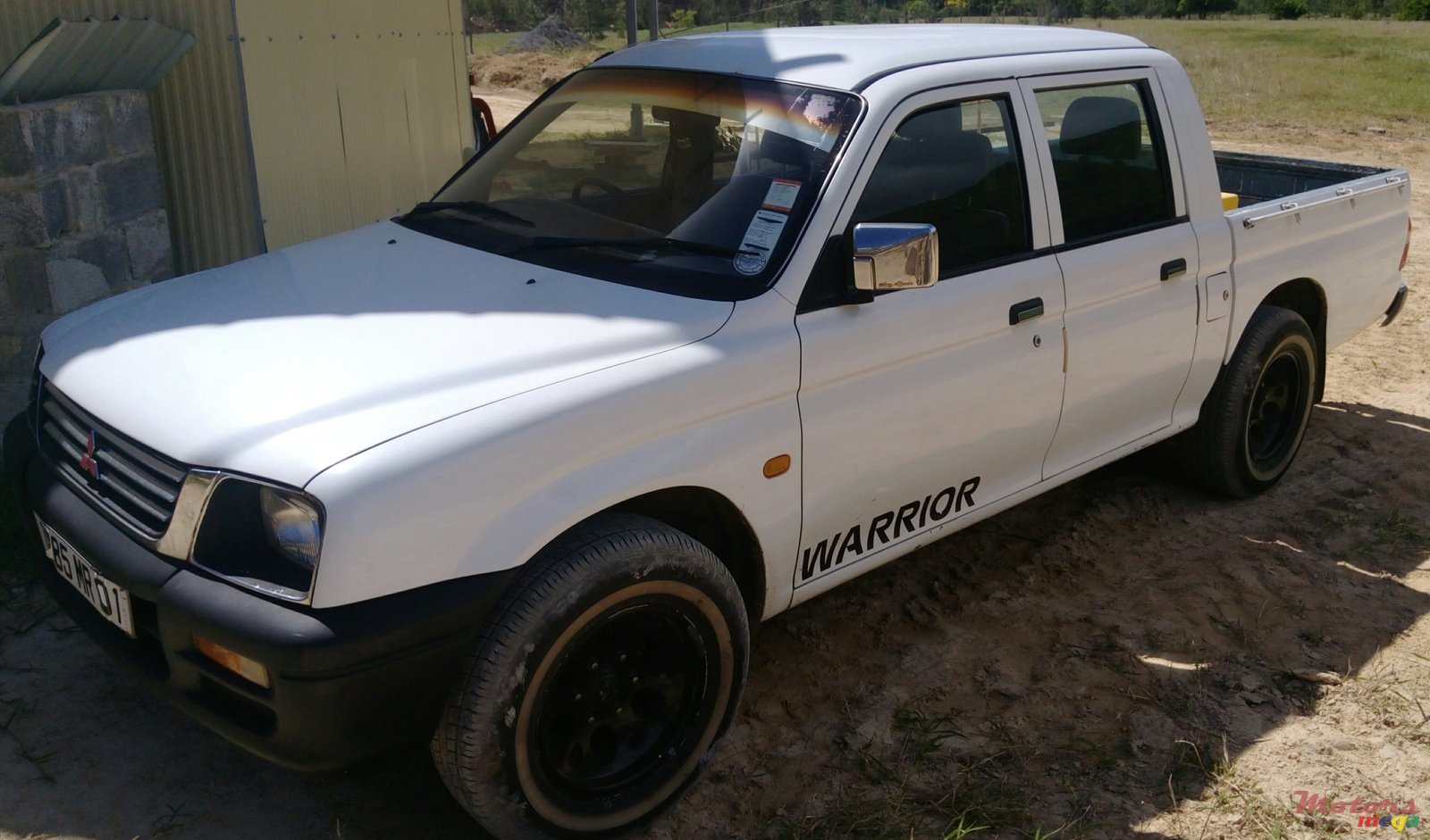 2001' Mitsubishi L 200 2/4 pick up photo #1