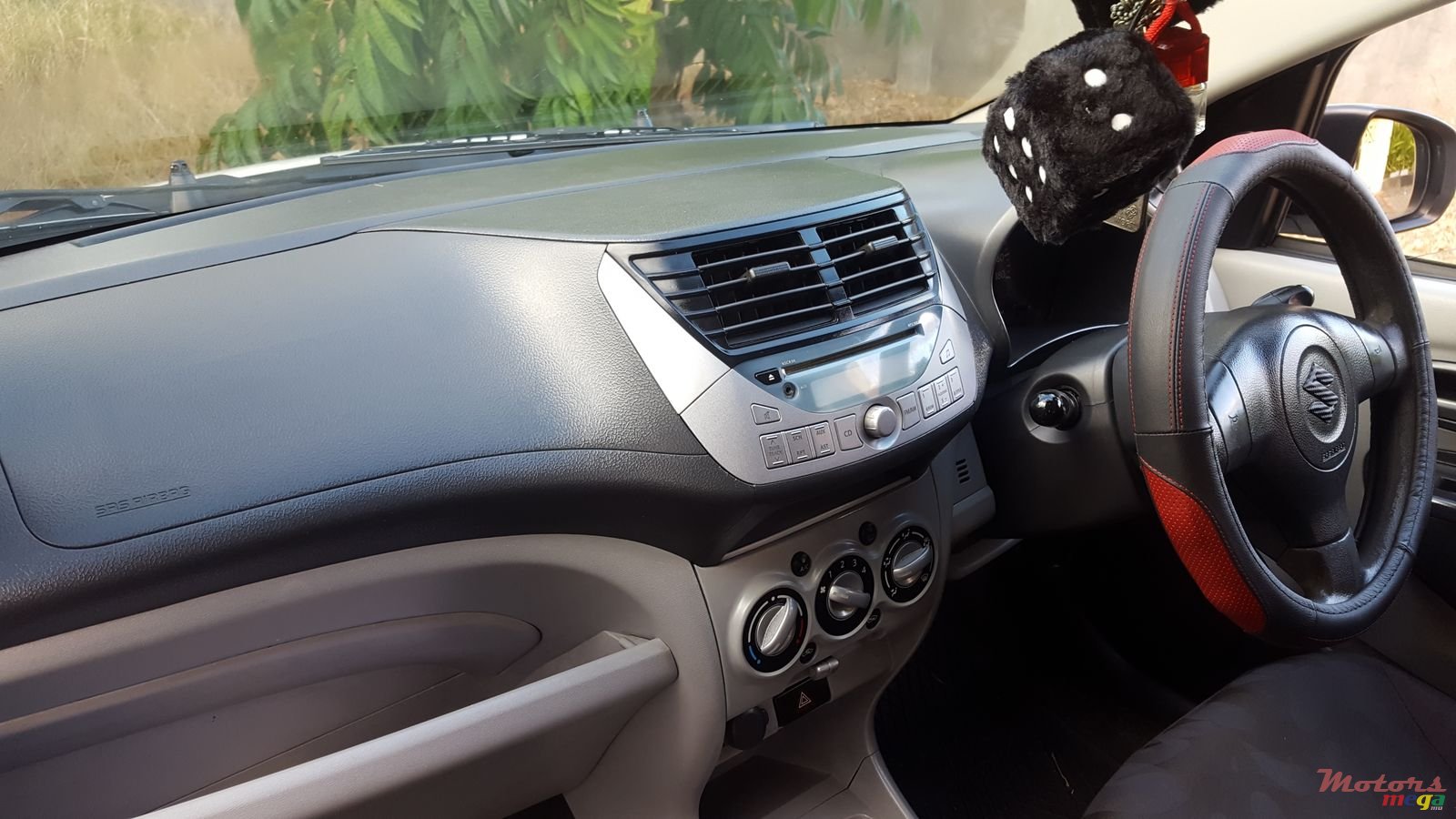 2011' Suzuki Celerio photo #4