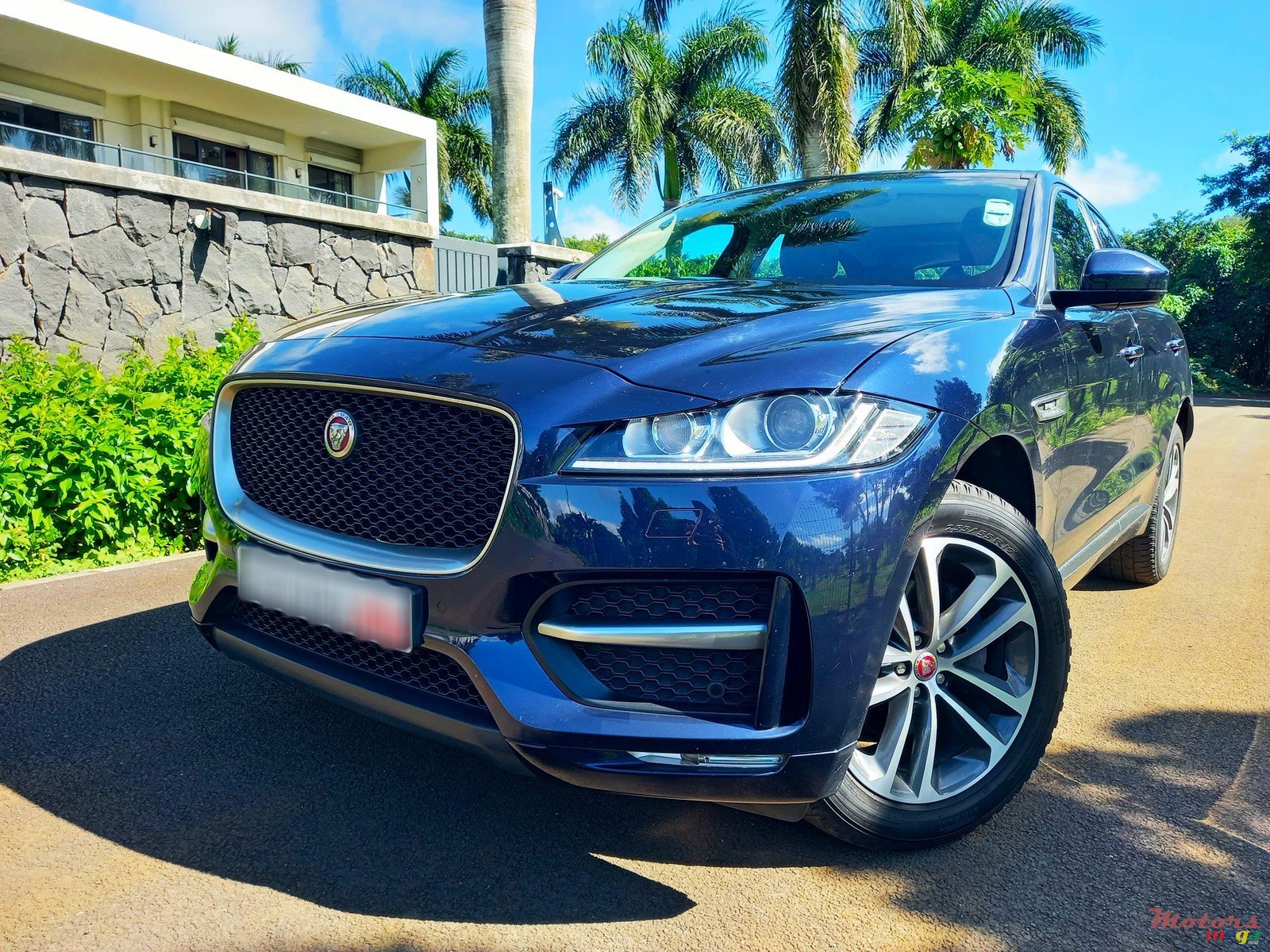2020' Jaguar F-Pace 20d R-Sport AWD 2.0 photo #2