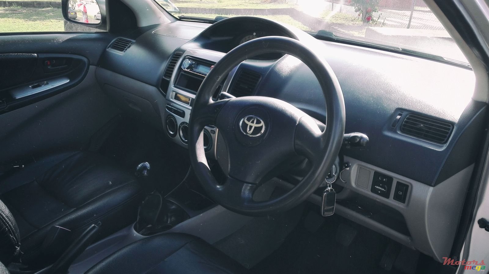 2004' Toyota Corolla Vios photo #3