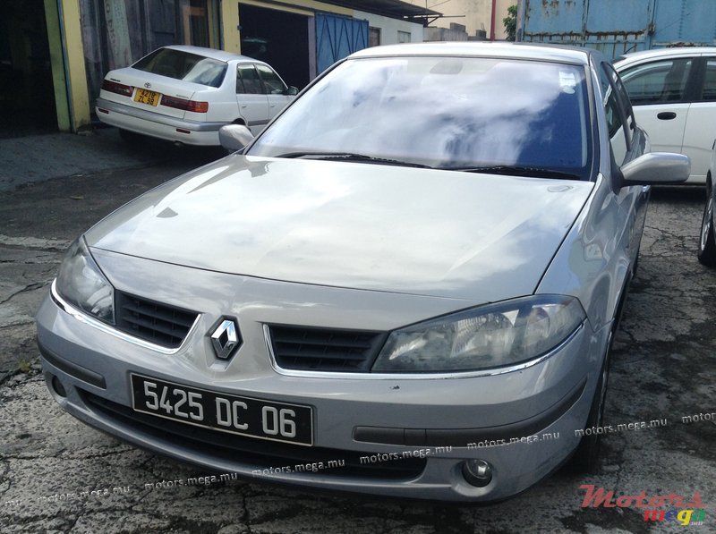 2006' Renault Laguna photo #1