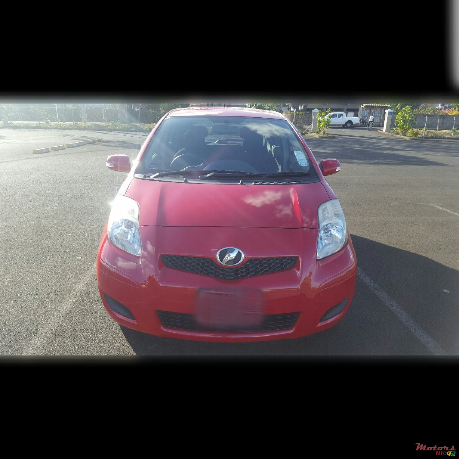 2009' Toyota Vitz photo #3