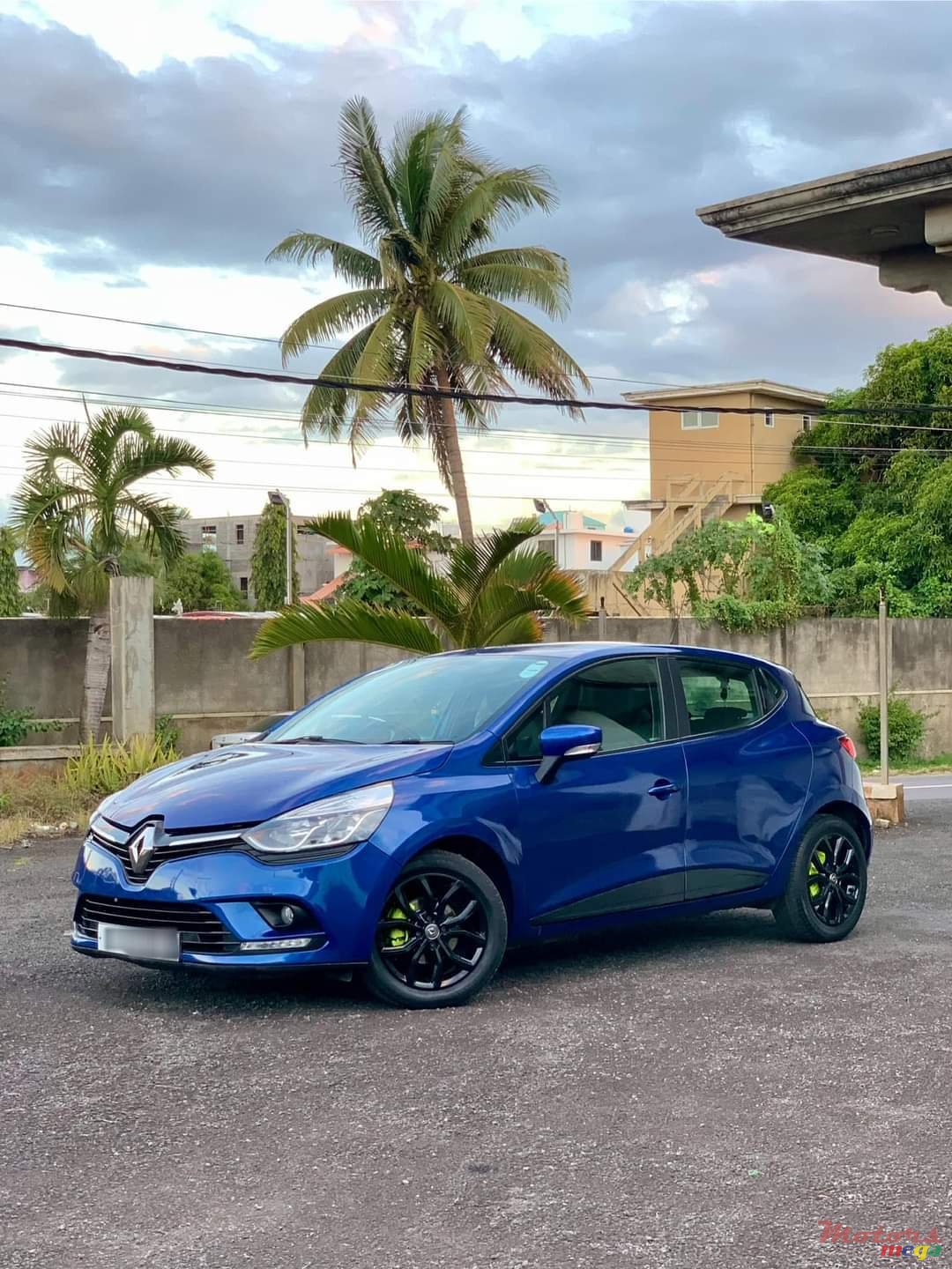 2020' Renault Clio 2020 photo #1