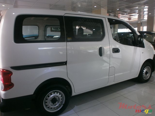 2015' Nissan NV 200 photo #2
