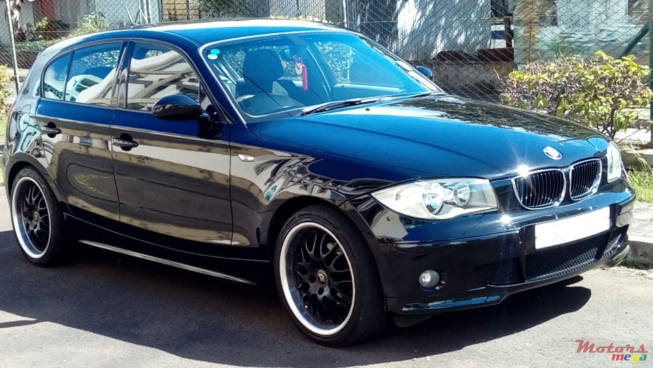 2005' BMW 1 Series 116i photo #1