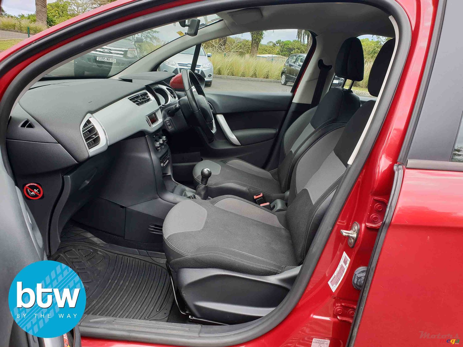 2013' Citroen C3 photo #3