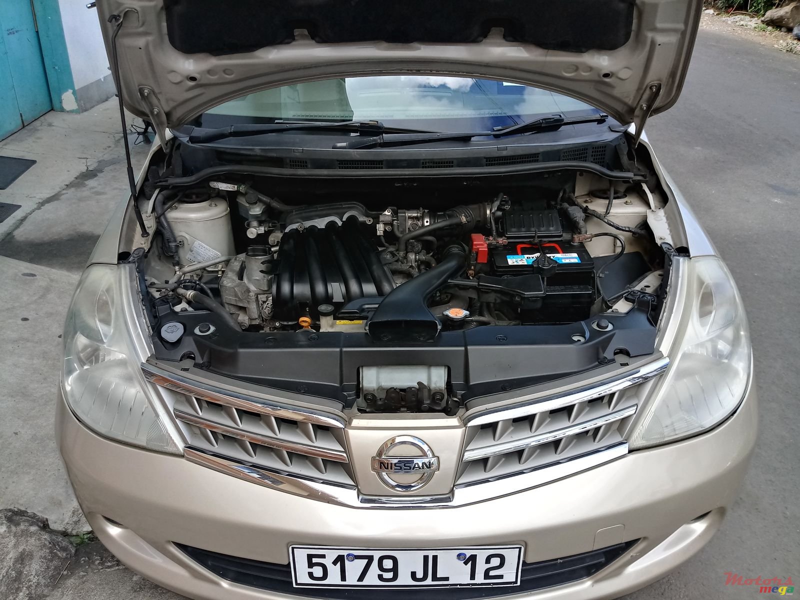 2012' Nissan Jant cosmic photo #2