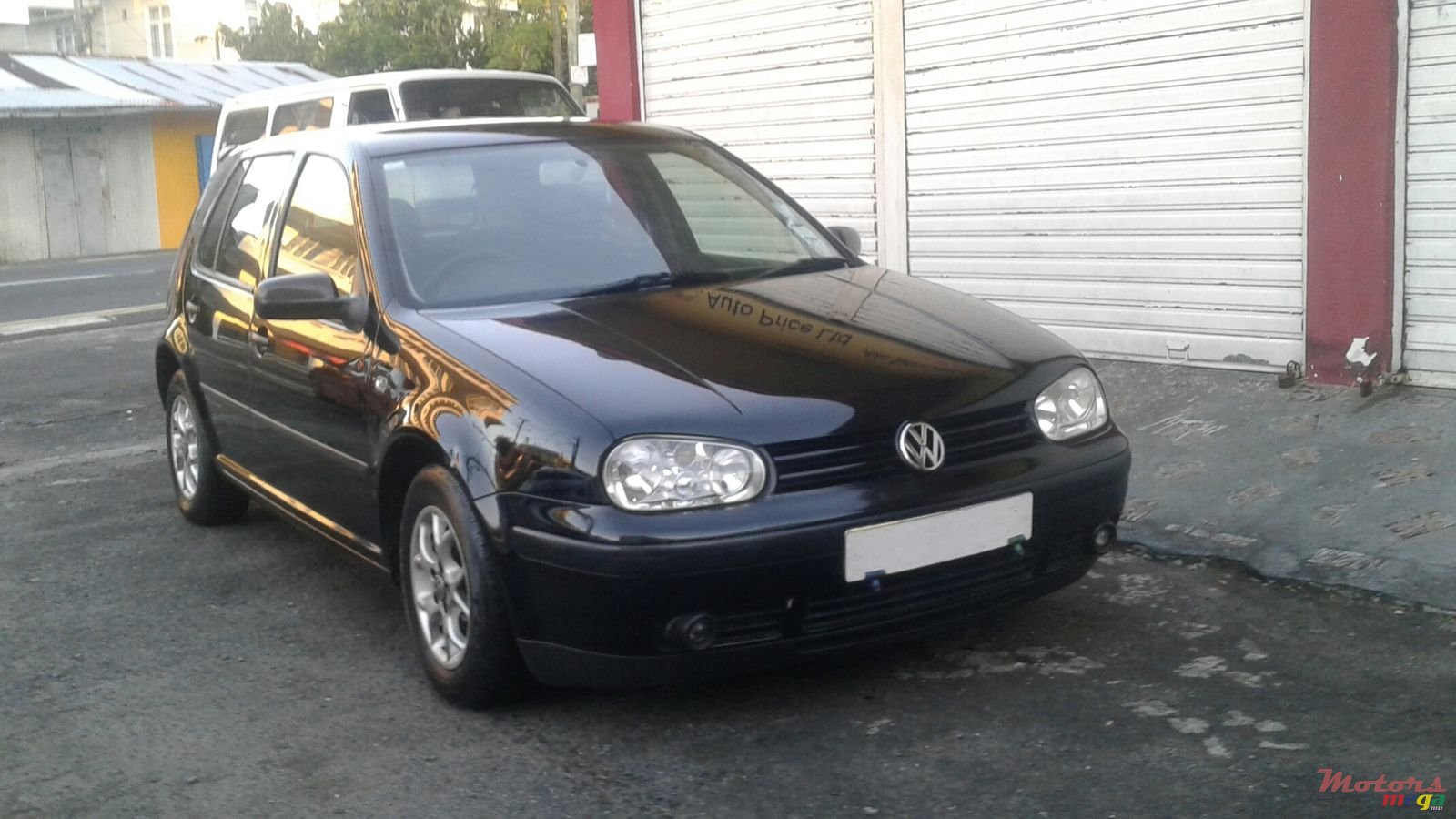 2001' Volkswagen Golf photo #1
