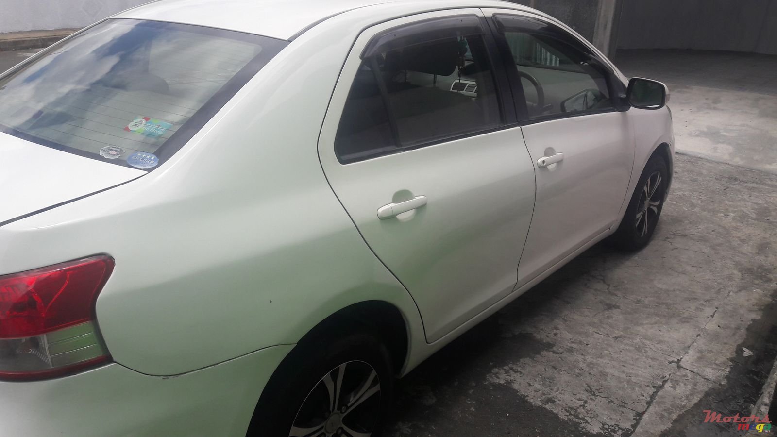 2009' Toyota Belta photo #1