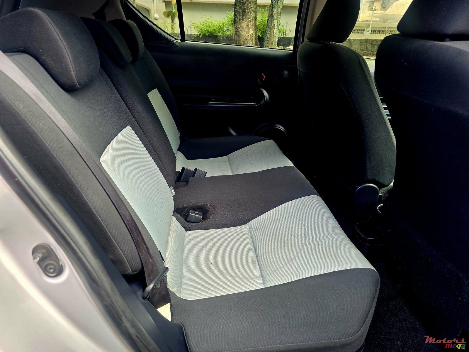 2014' Toyota Aqua photo #7