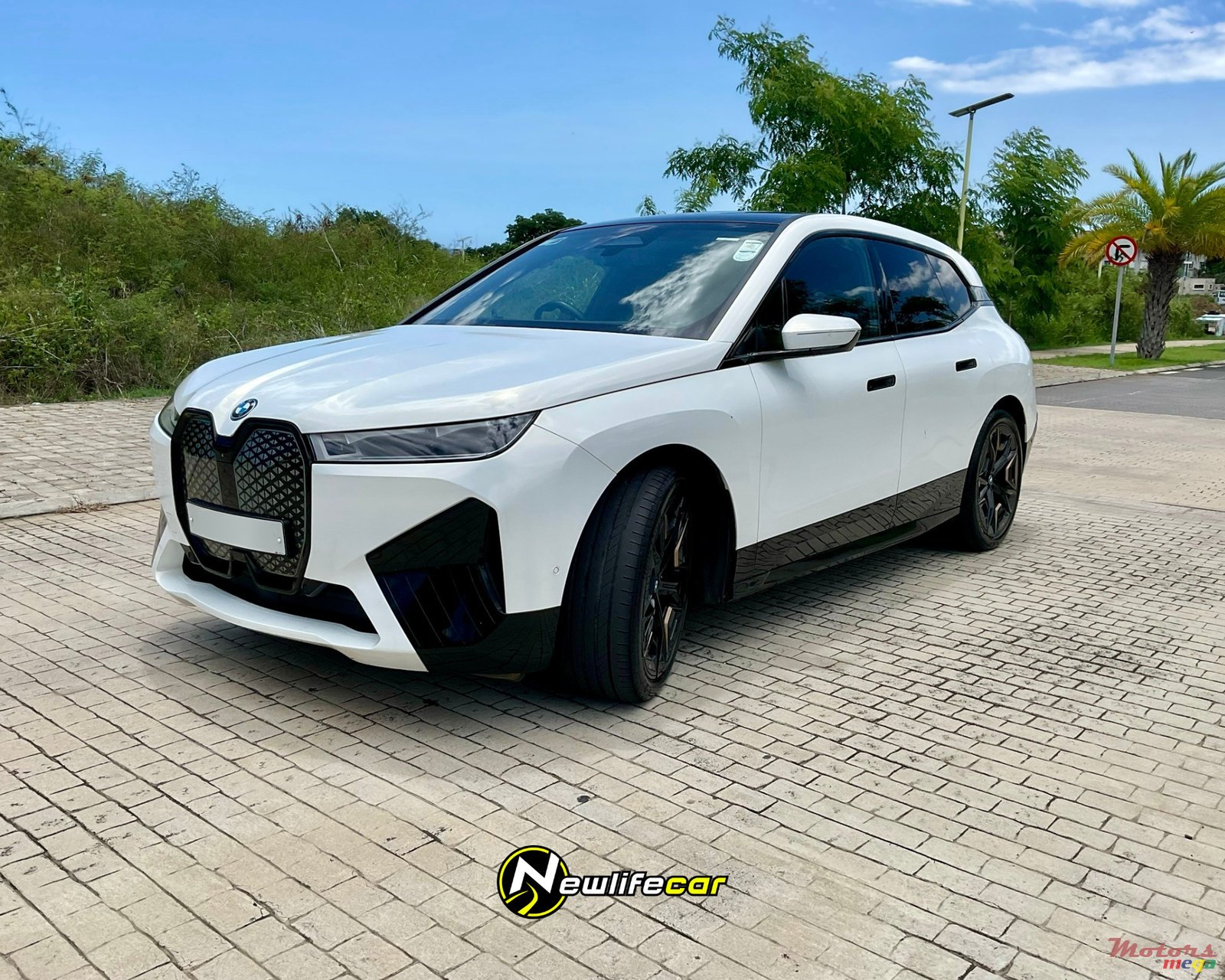 2021' BMW iX XDRIVE 40 SPORT photo #3