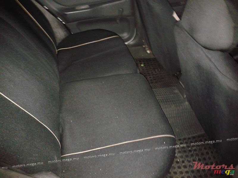 1998' Mitsubishi photo #4