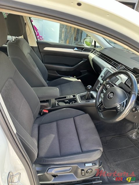 2018' Volkswagen Passat photo #5