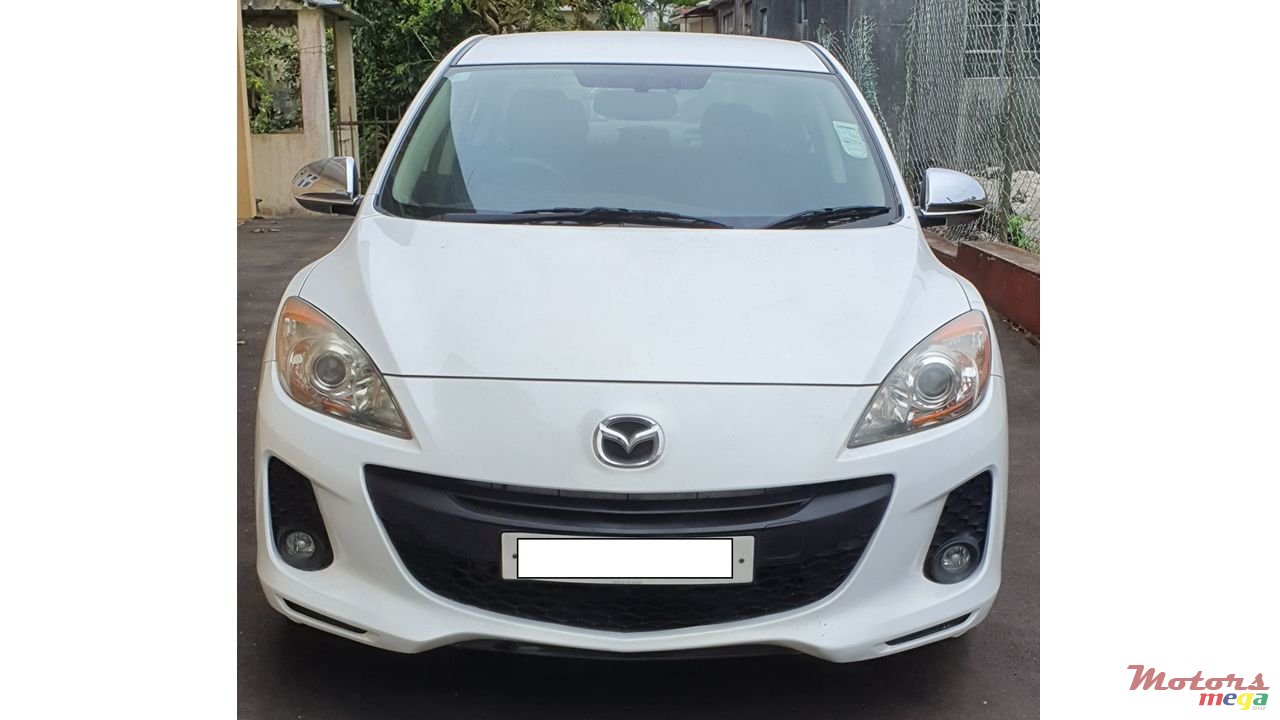 2013' Mazda 3 photo #1