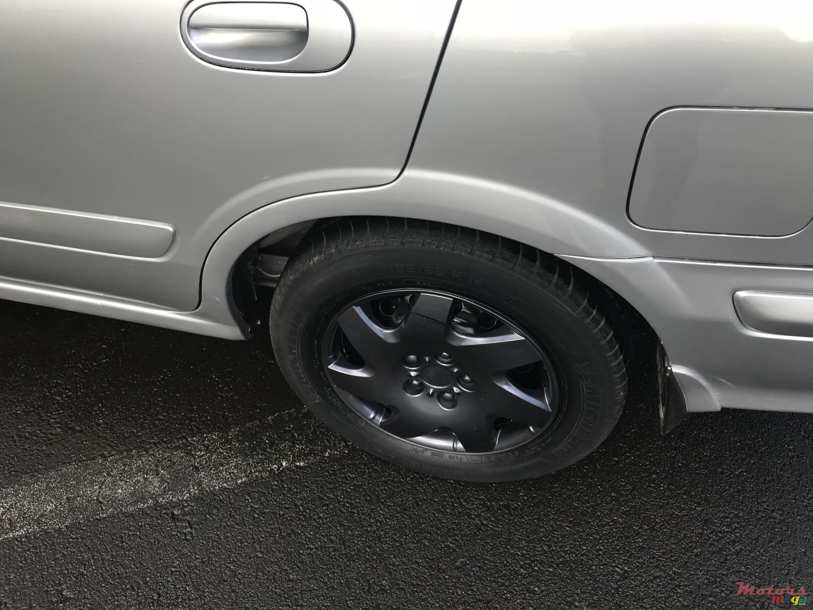 2001' Nissan Sunny photo #3