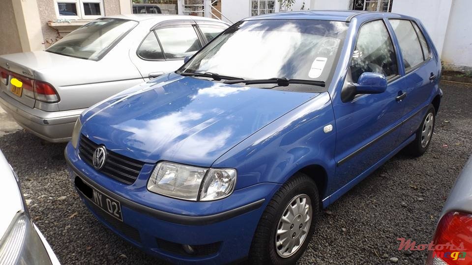 2002' Volkswagen Polo photo #2
