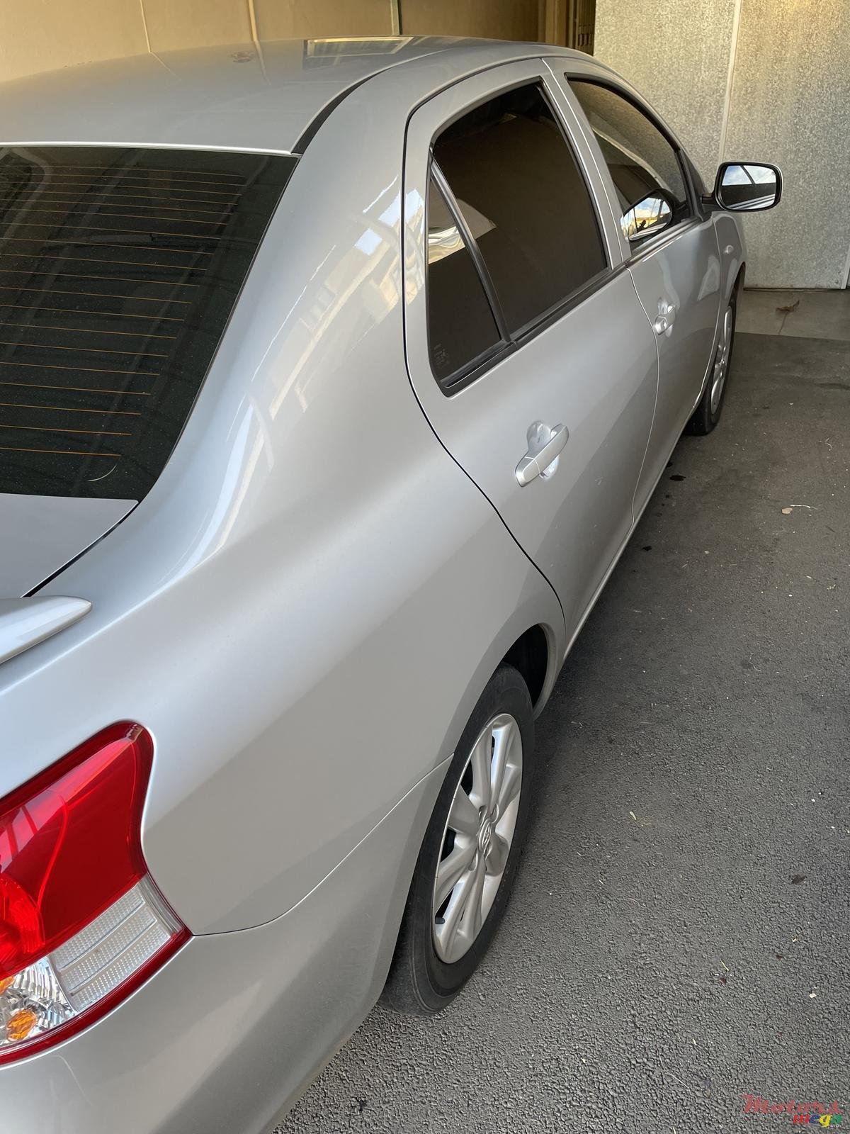 2012' Toyota Yaris photo #2