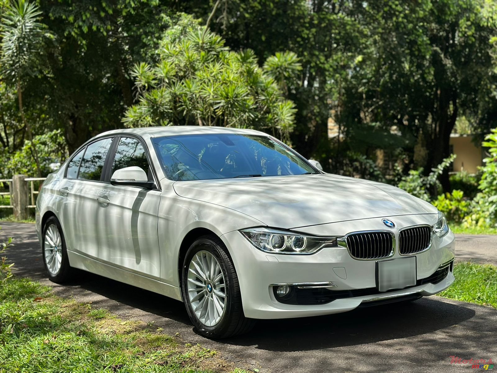 2015' BMW 320i photo #1