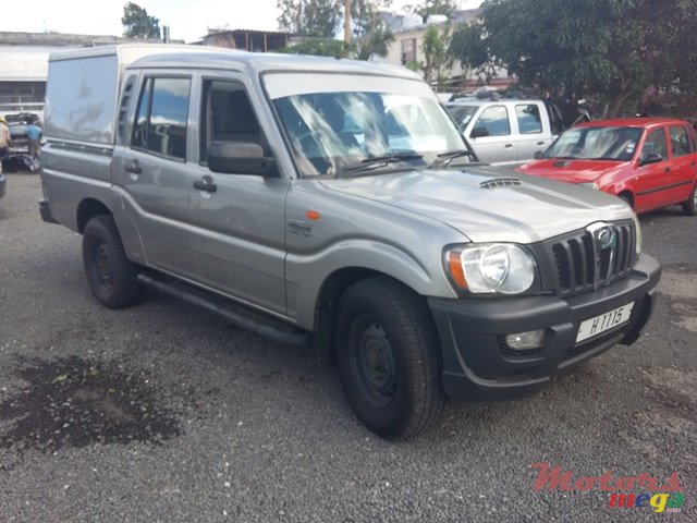 2012' Mahindra Scorpio photo #1