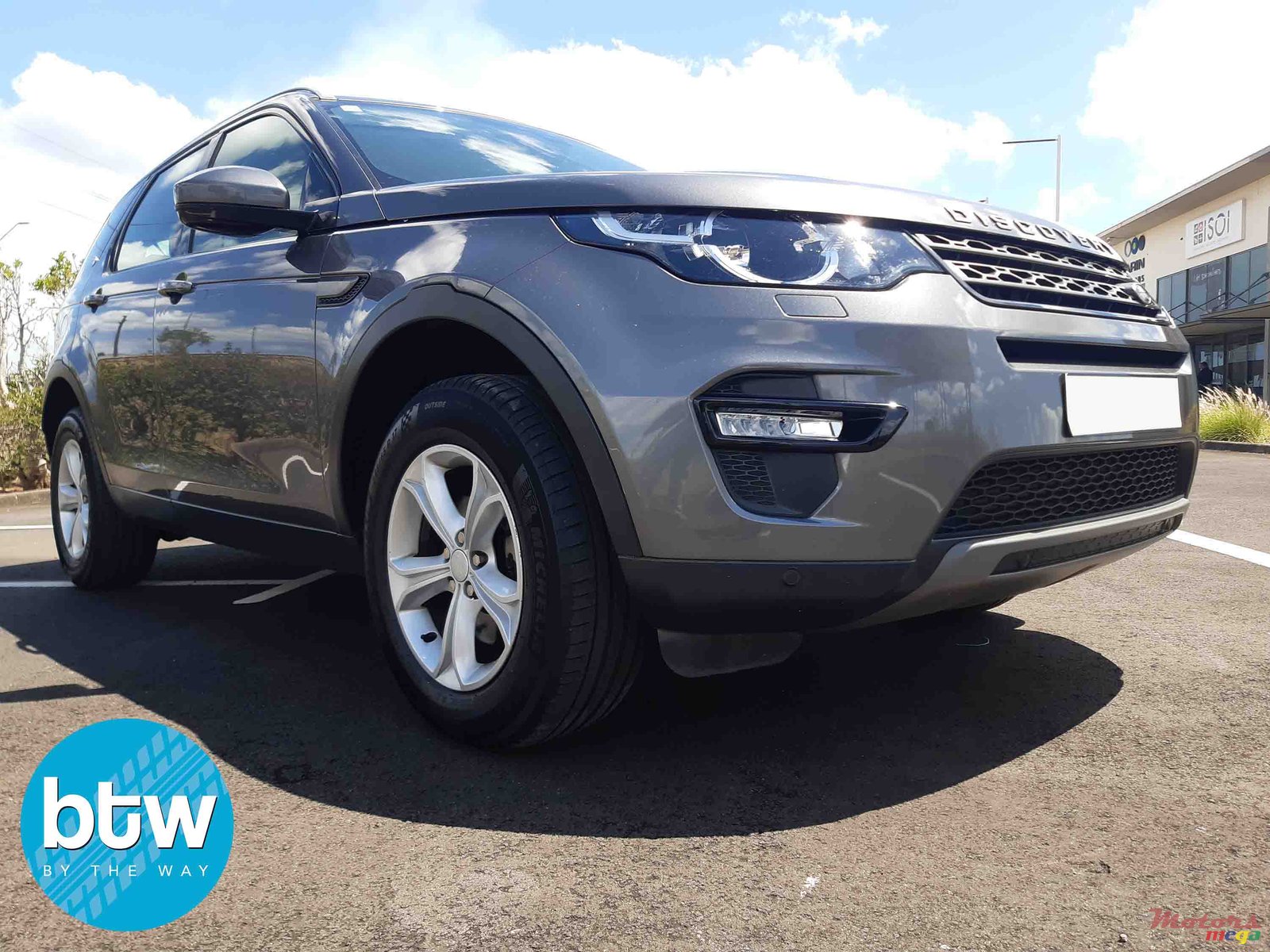 2015' Land Rover Discovery photo #1