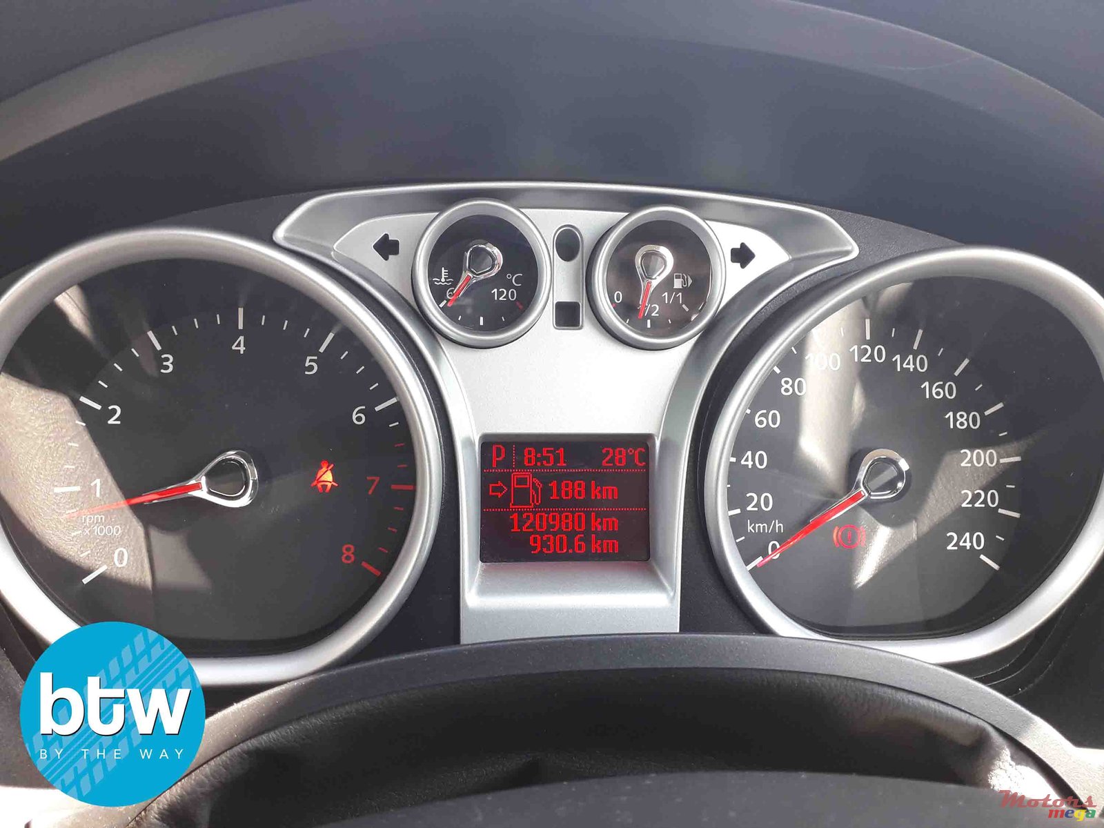 2011' Ford Kuga photo #6