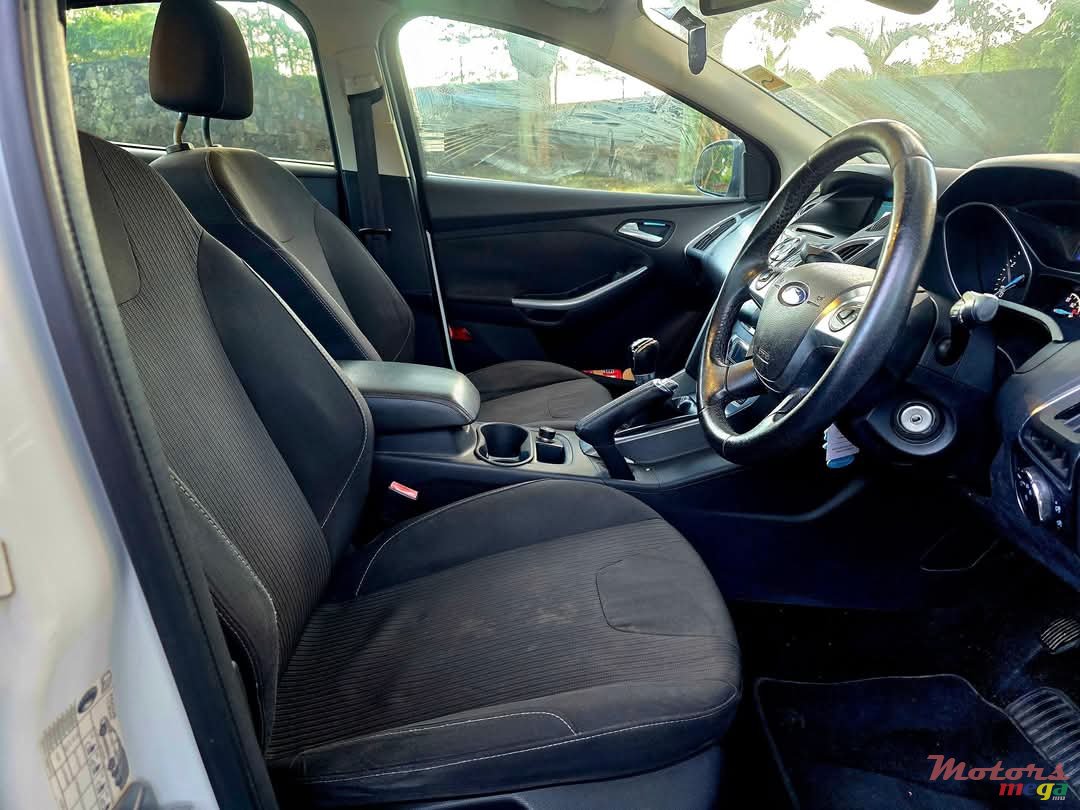 2016' Ford Focus photo #6