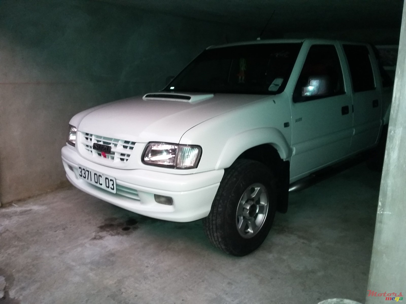 2003' Isuzu KB Series timer turbo power windoe photo #1