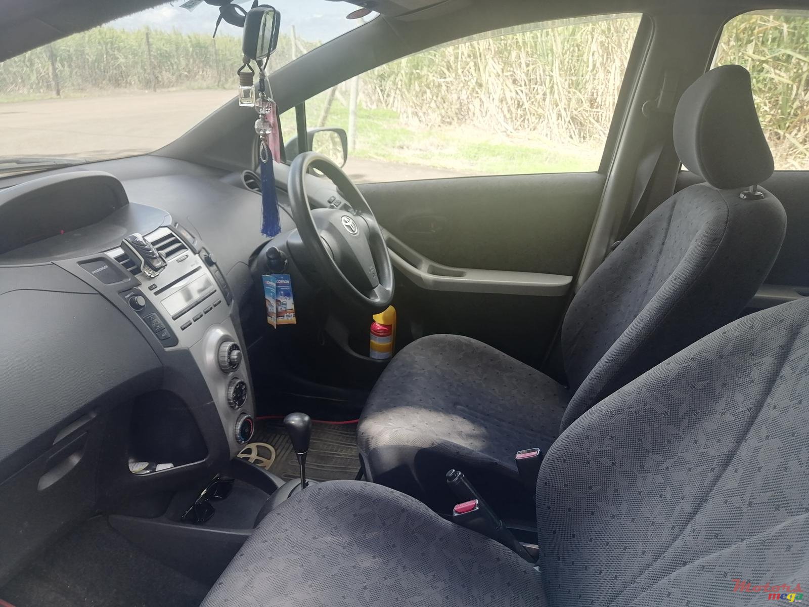 2005' Toyota Vitz photo #4