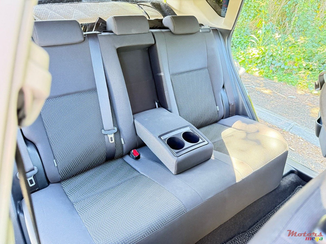 2017' Toyota Auris photo #5