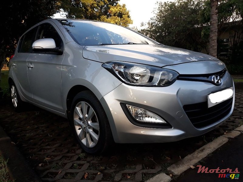 2013' Hyundai i20 Low mileage photo #2