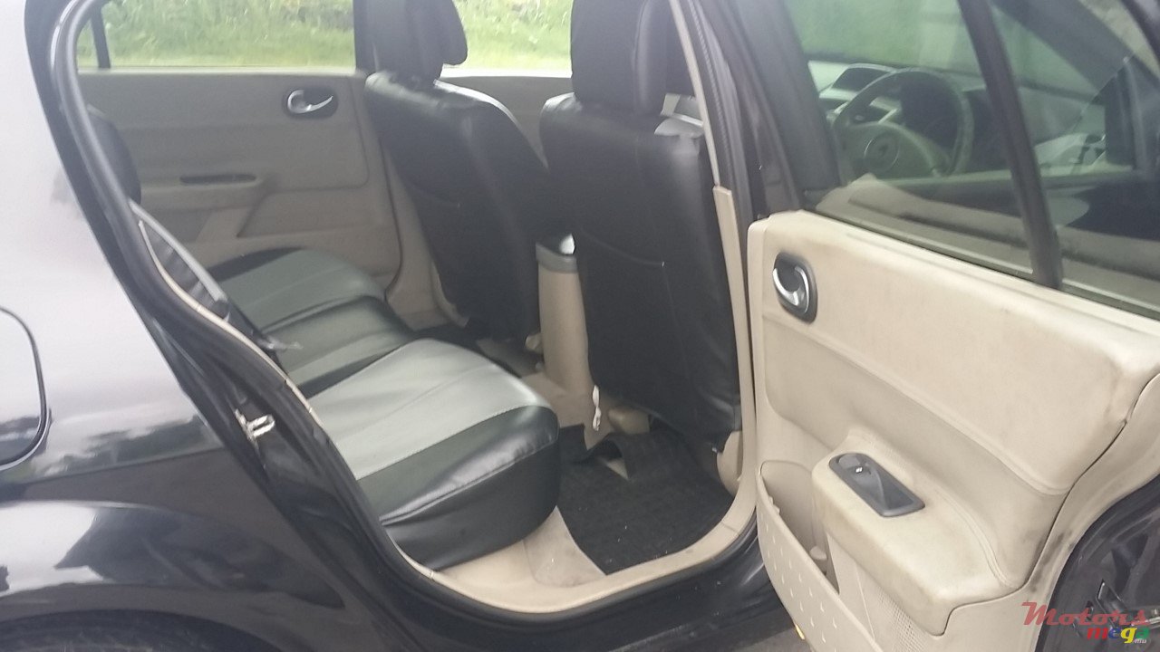 2007' Renault Megane photo #6