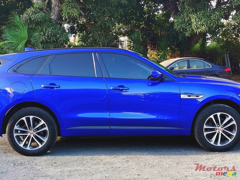 2017' Jaguar F-Pace F sport photo #2