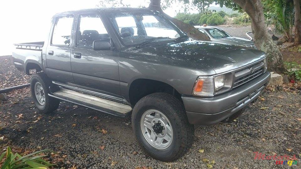 1993' Toyota Hilux photo #1