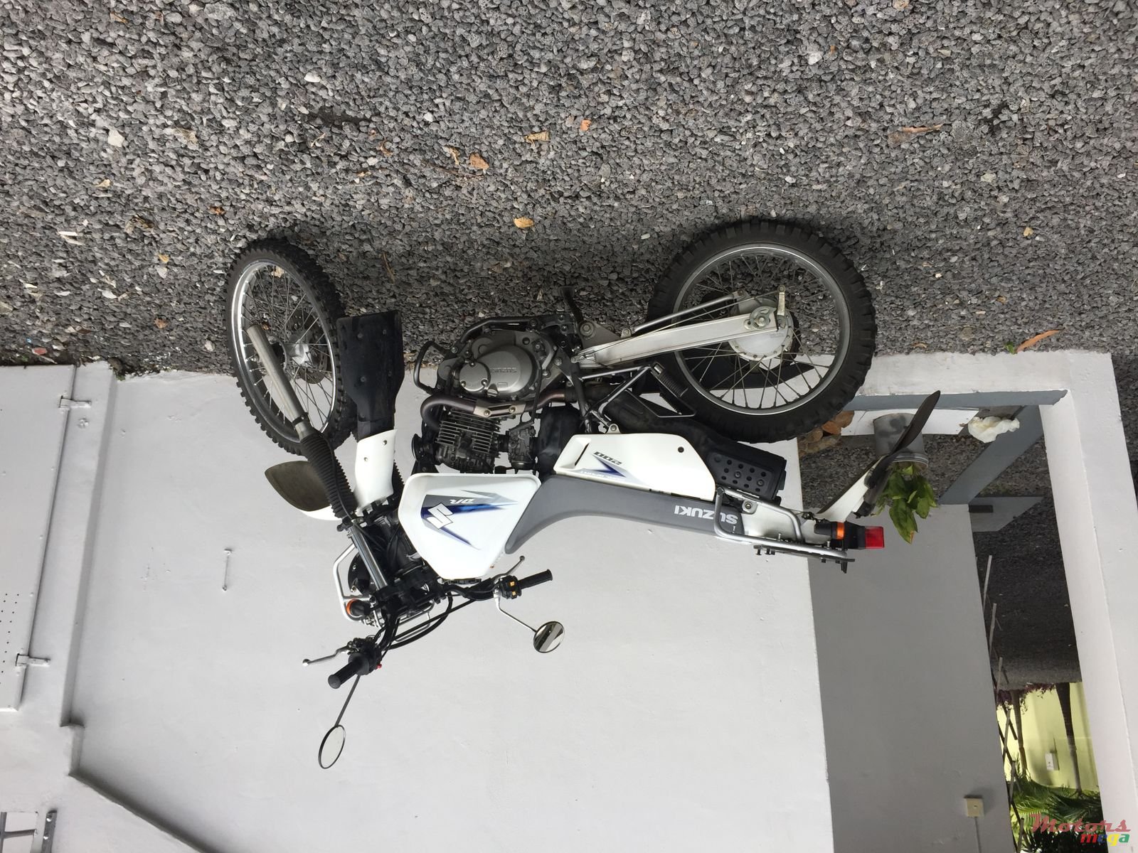 2015' Suzuki DR200SE photo #2