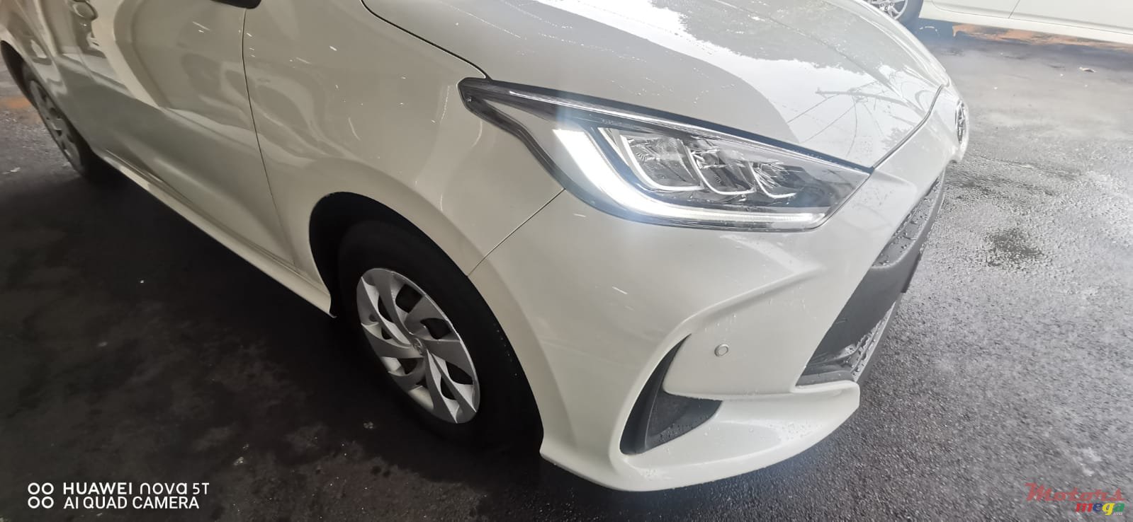 2020' Toyota Yaris HYBRID photo #5