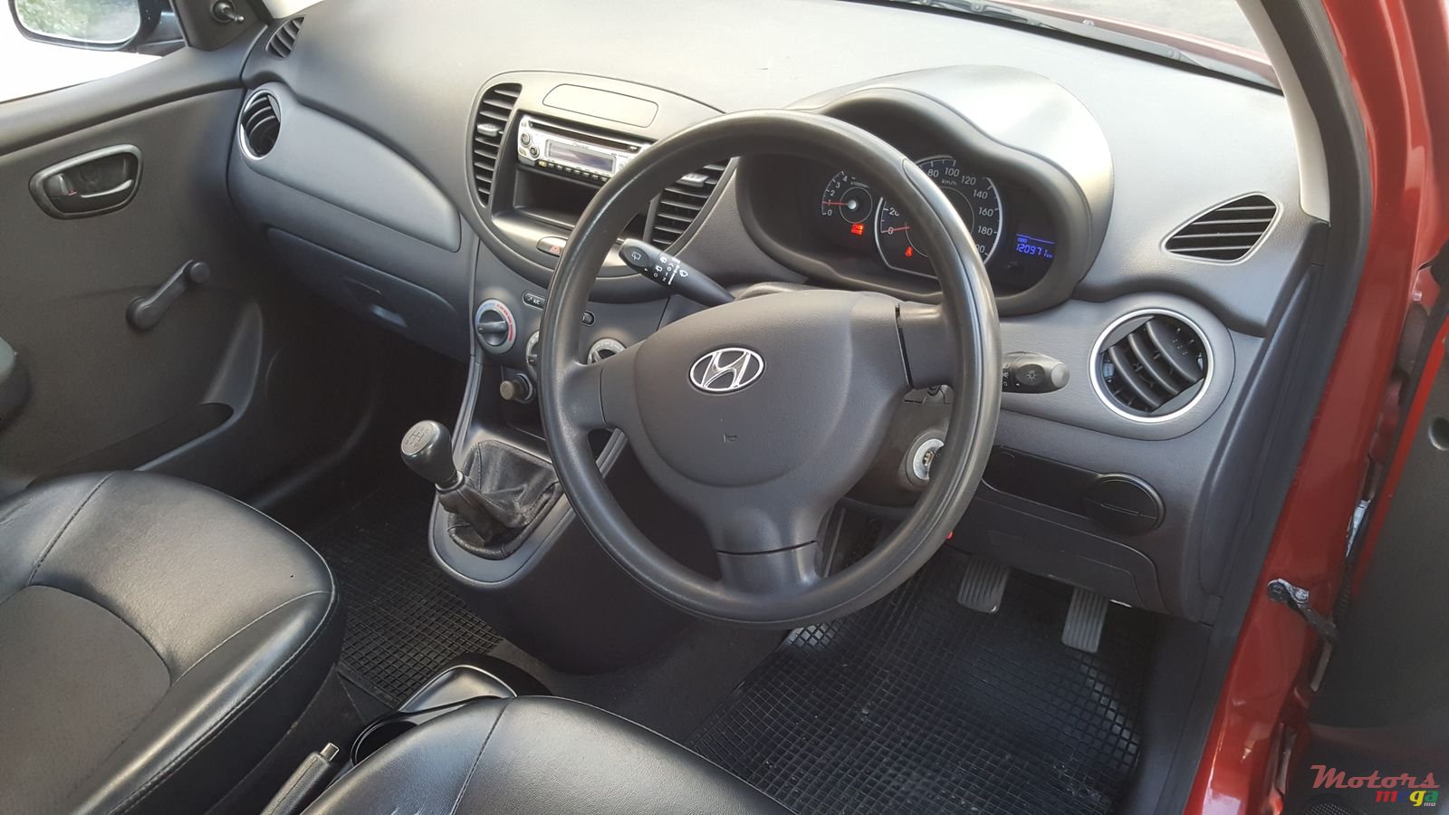 2013' Hyundai i10 photo #1