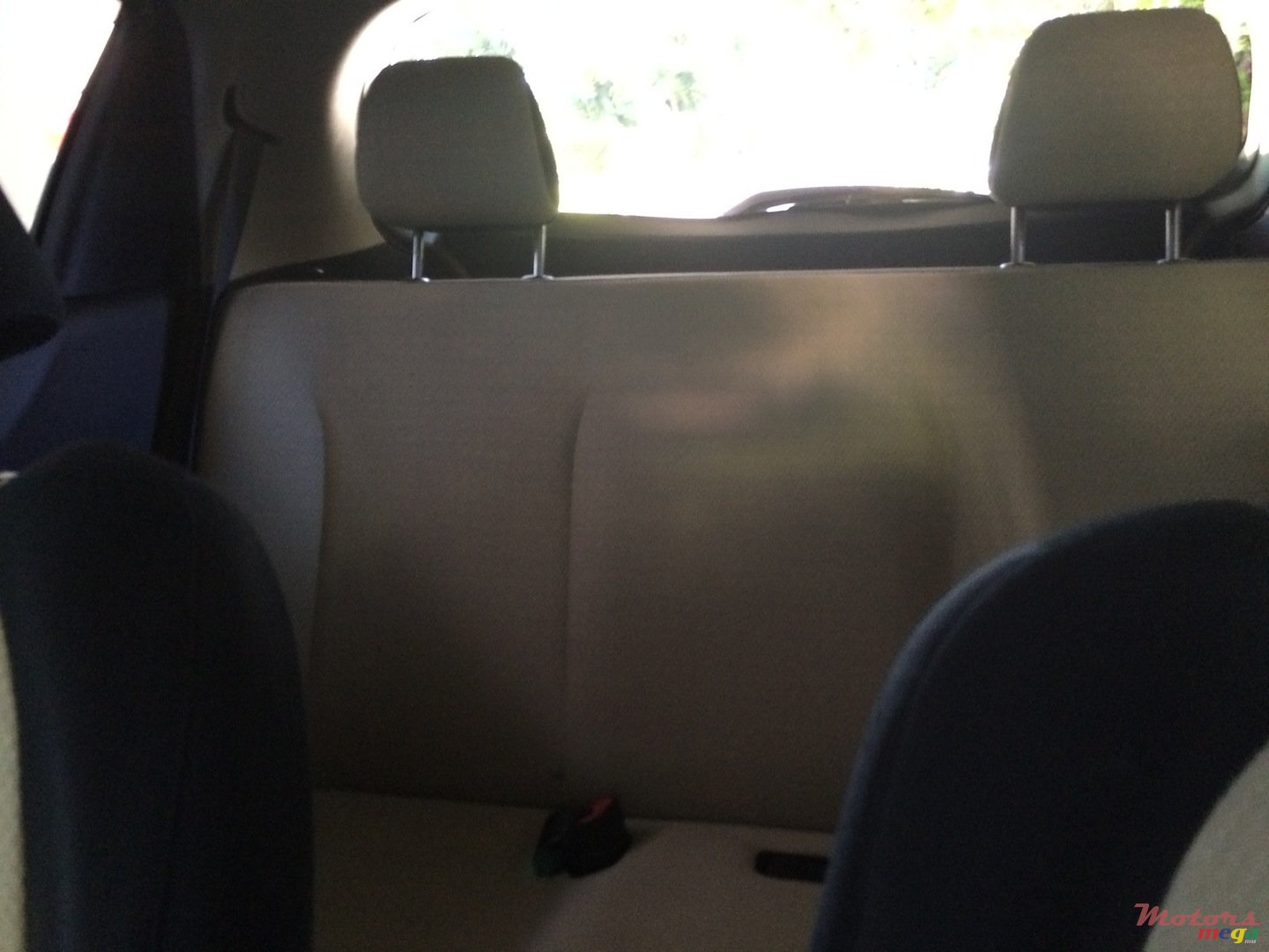 2011' Toyota Vitz photo #5