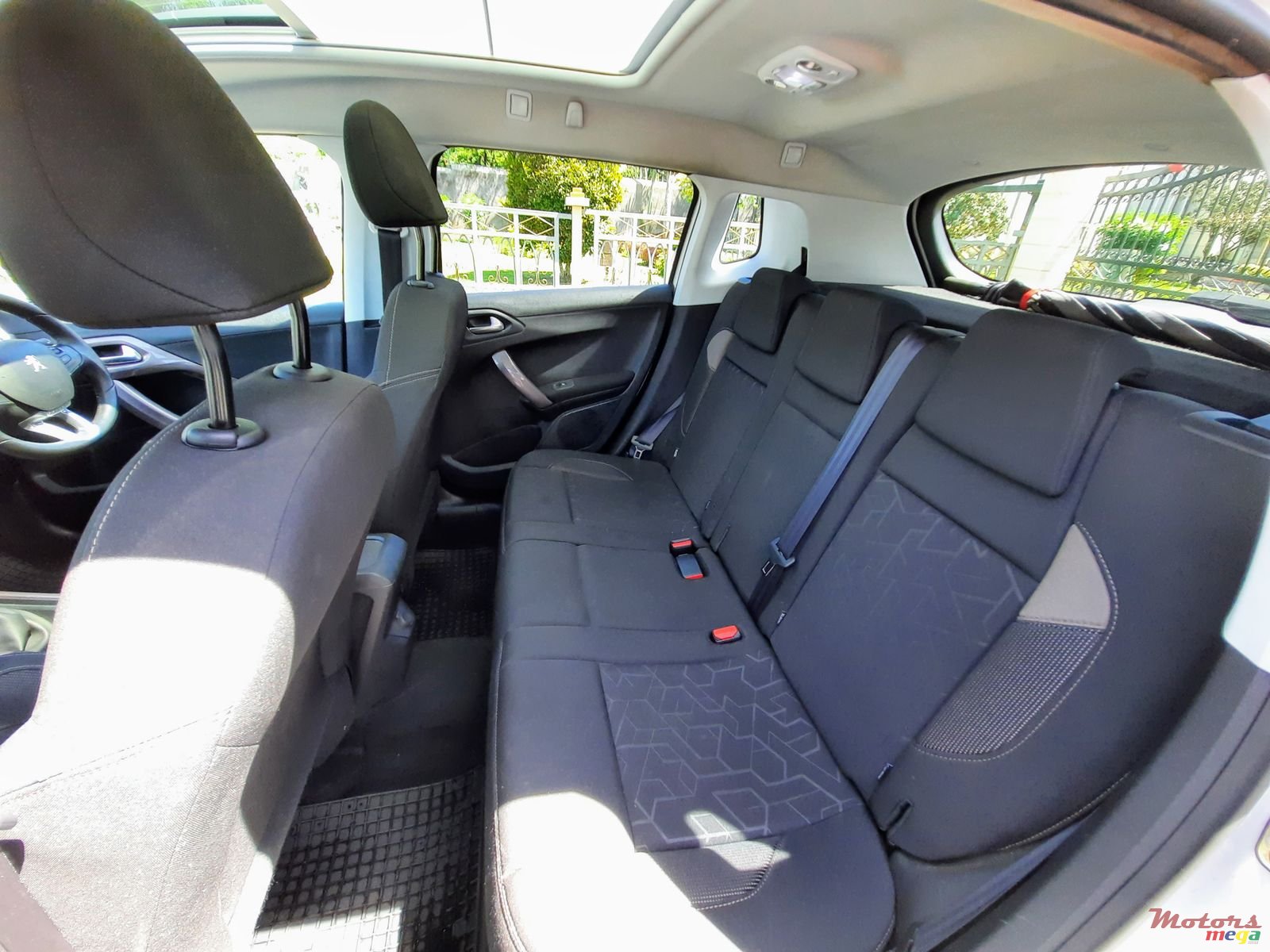 2014' Peugeot 2008 photo #7